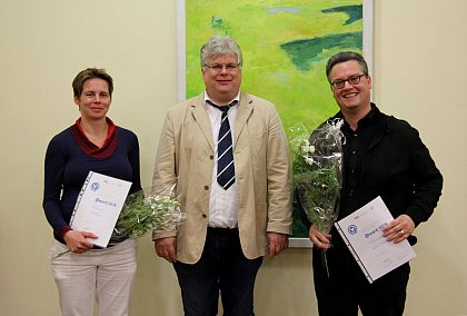 Prof. Dr. Wolf Zimmermann, Prorektor fr Studium und Lehre, mit den beiden @ward-Preistrgern.