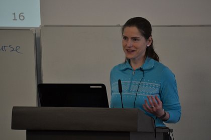 Dr. Kerstin Vlkl referierte zum Thema "'Papierklausur' 
vs. E-Klausur: Erfahrungen im Bereich der 
sozialwissenschaftlichen Methodenlehre".