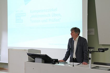 Erffnung des Kompetenzzirkels "elektronisch ben, Testen 
und Prfen" durch Prof. Dr. em. Josef Lukas.