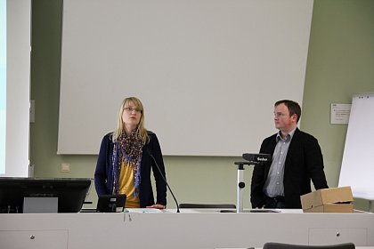Anja Schulz und Thomas Berg prsentierten Ergebnisse einer 
verbundweiten Lehrendenbefragung zu E-Assessment.